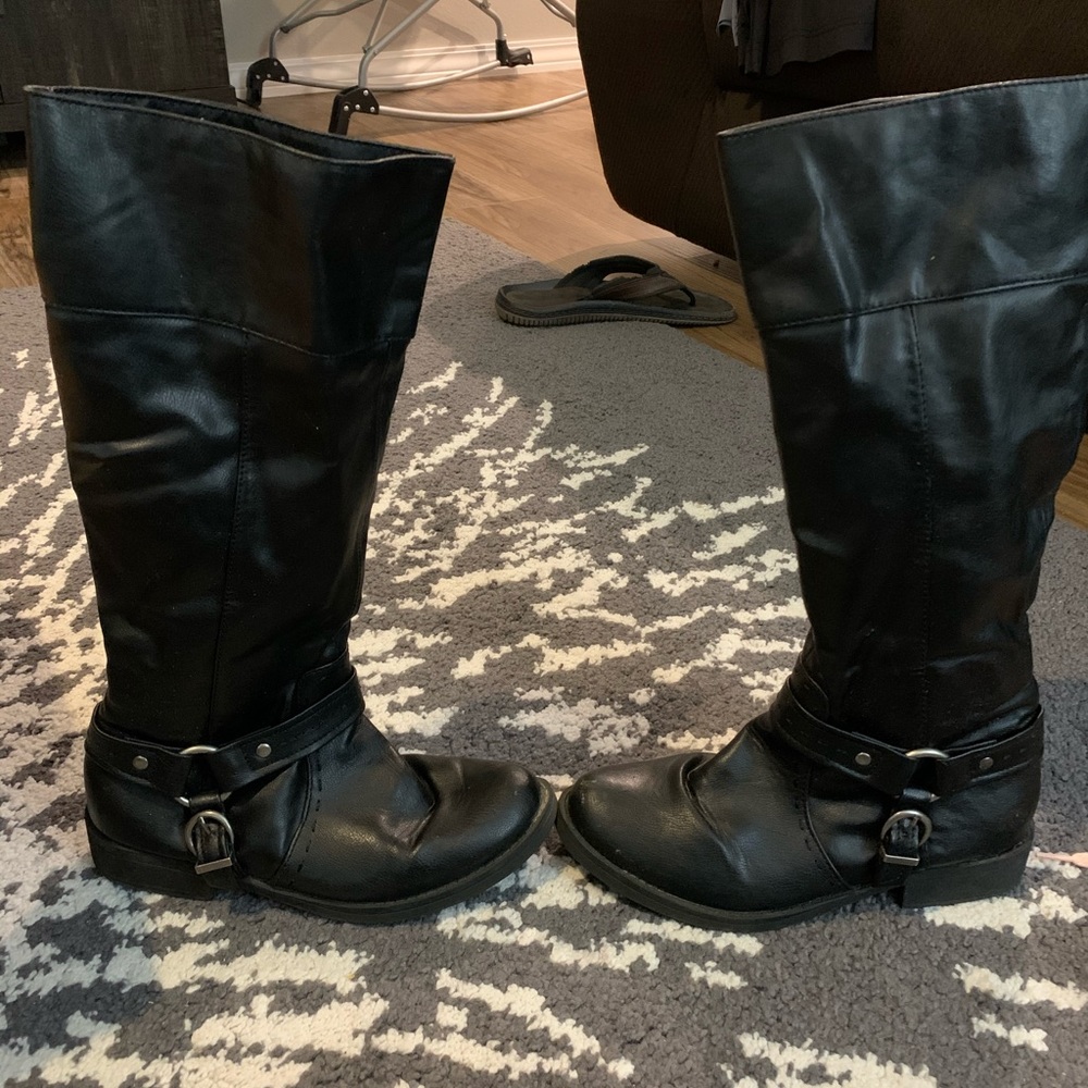Black boots